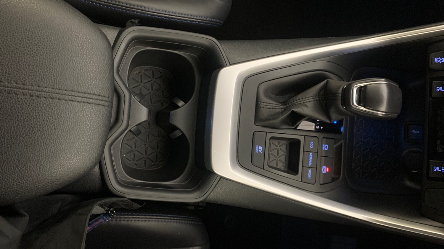 Used Toyota RAV4 2021 for sale - 76168059: Photo 31