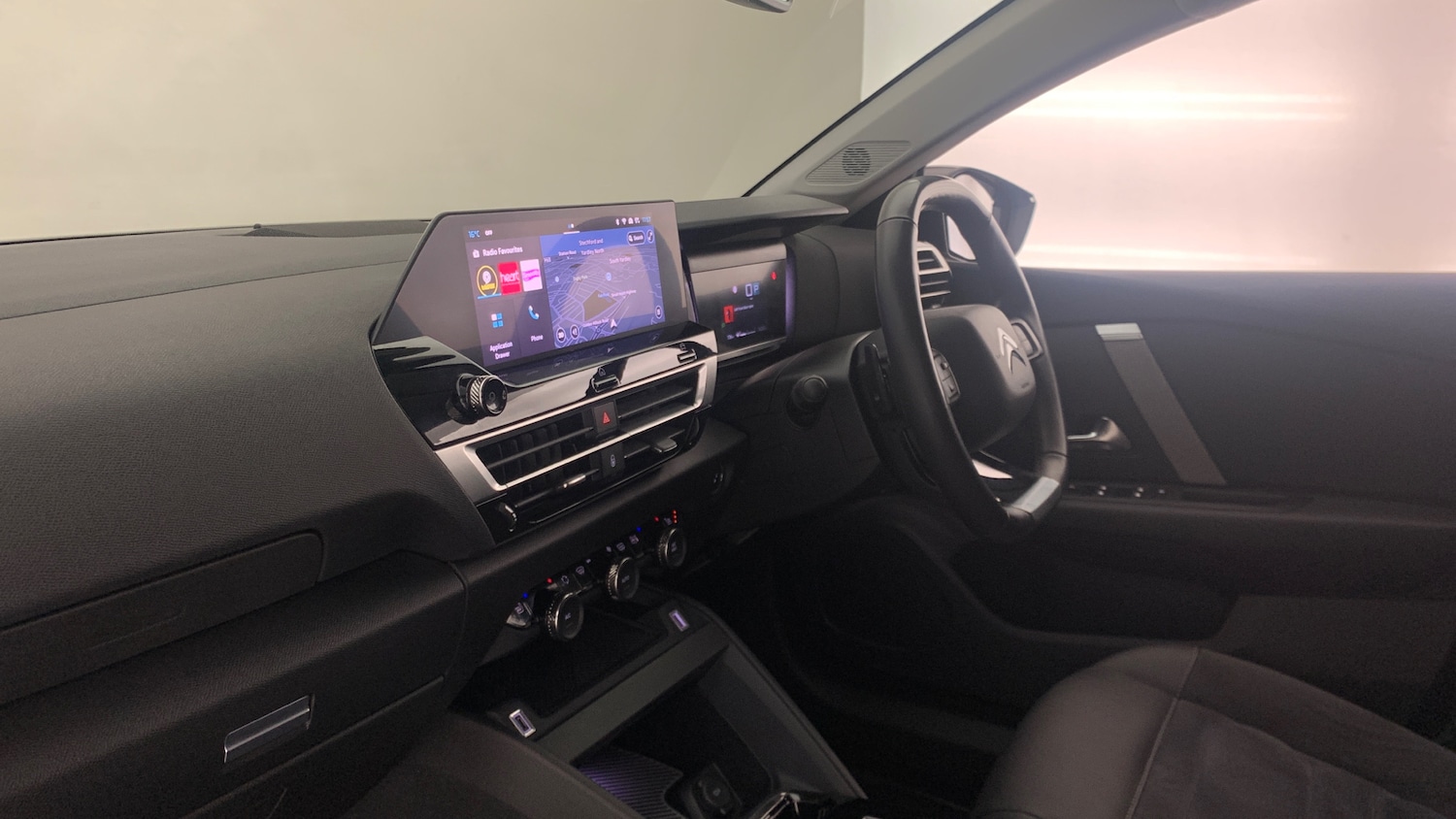 Used Citroen C4 2024 for sale - 76977290: Photo 2