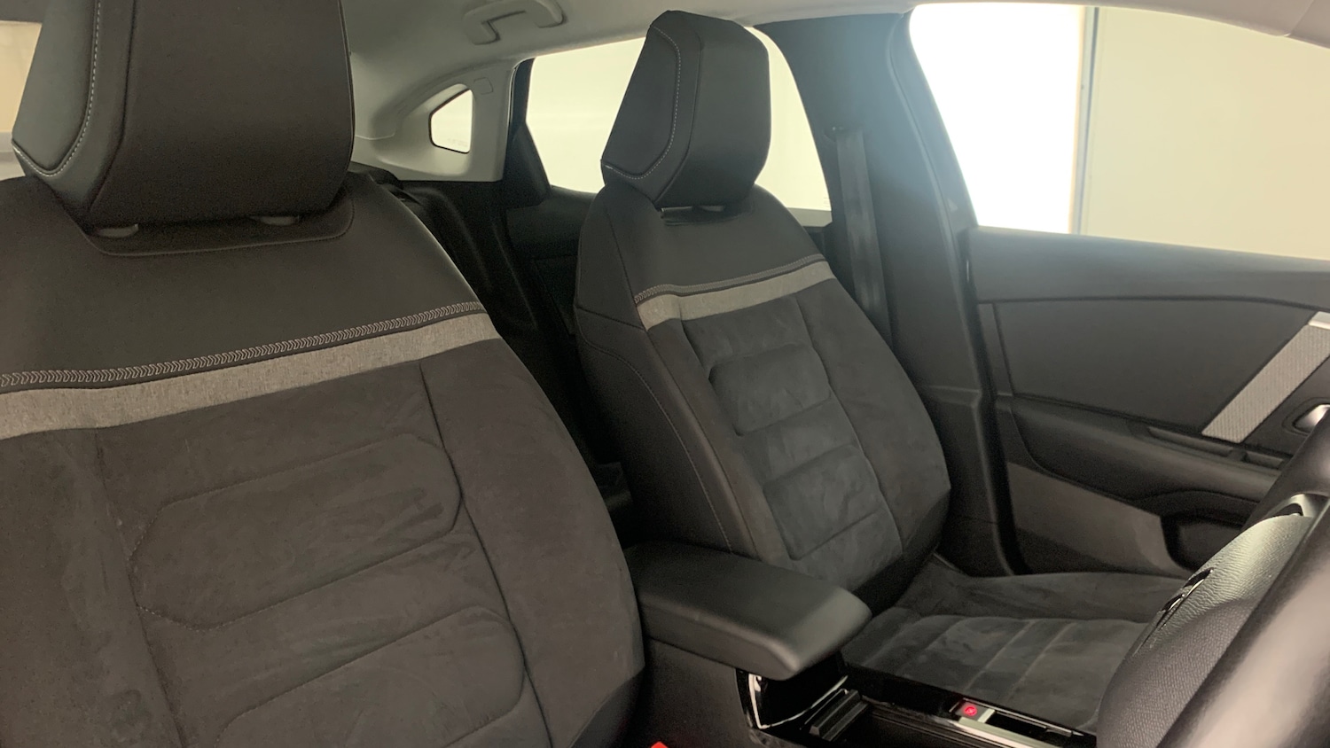 Used Citroen C4 2024 for sale - 76977290: Photo 38