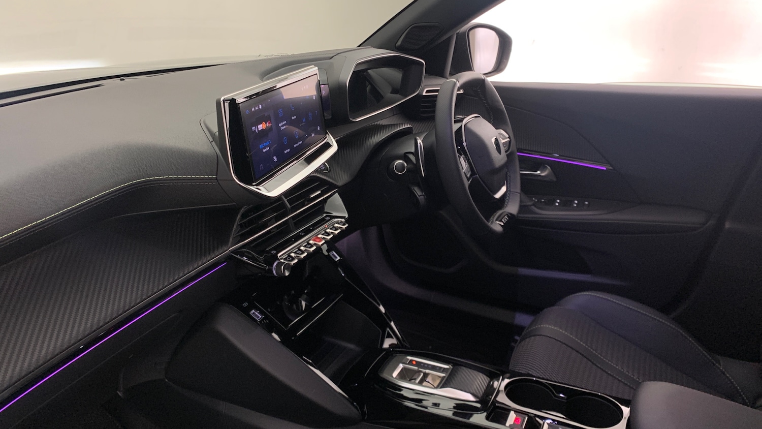 Used Peugeot 2008 2024 for sale - 76977286: Photo 2