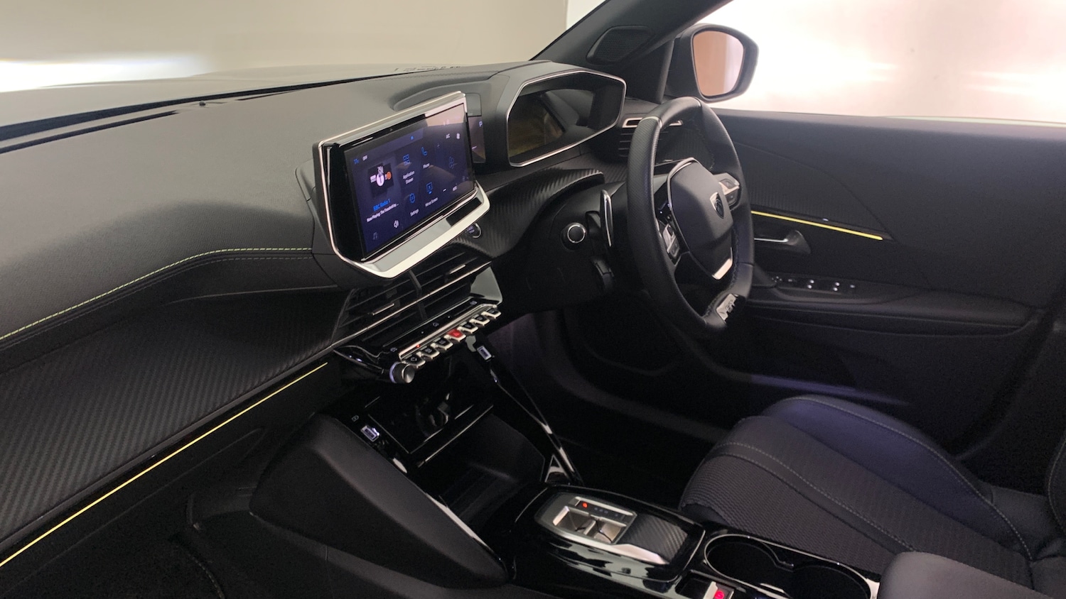 Used Peugeot 2008 2024 for sale - 77192798: Photo 2