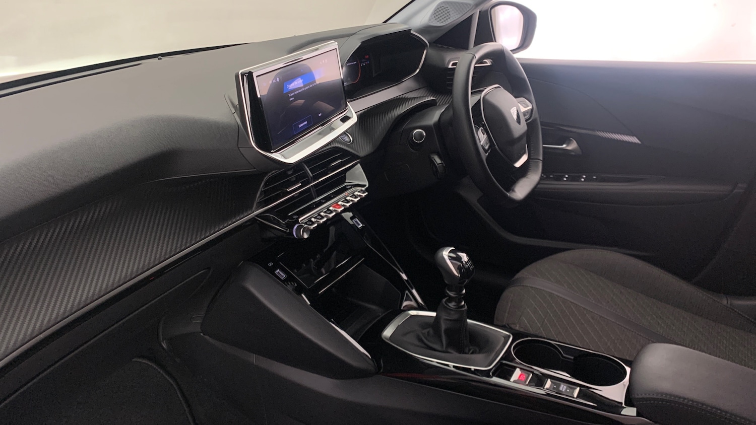 Used Peugeot 208 2024 for sale - 76966128: Photo 2