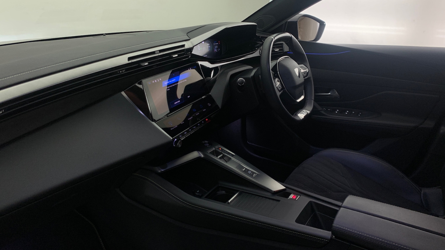 Used Peugeot 308 2023 for sale - 76690704: Photo 2