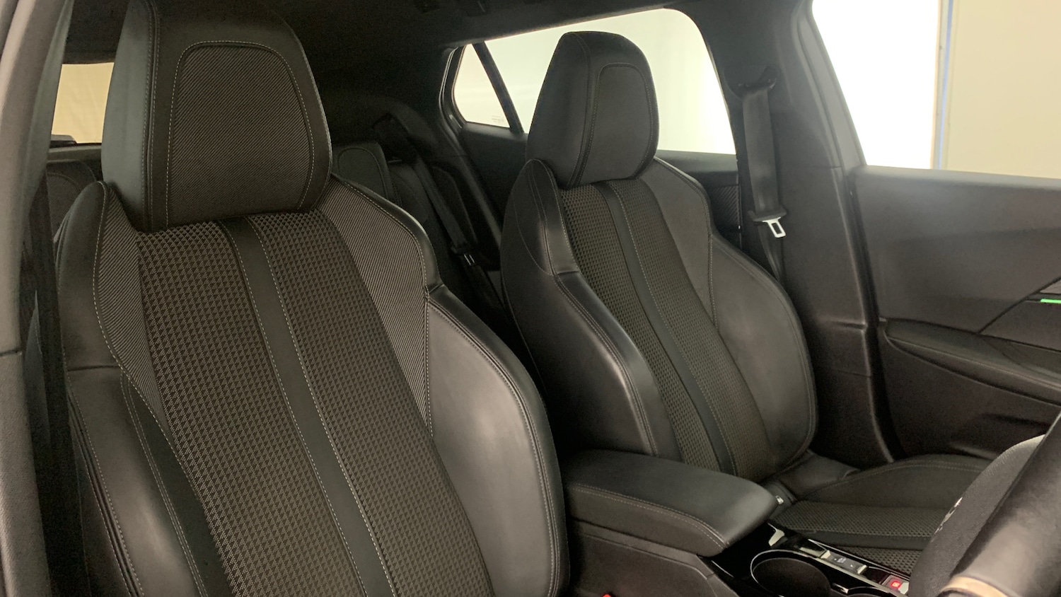 Used Peugeot 2008 2023 for sale - 77121163: Photo 42