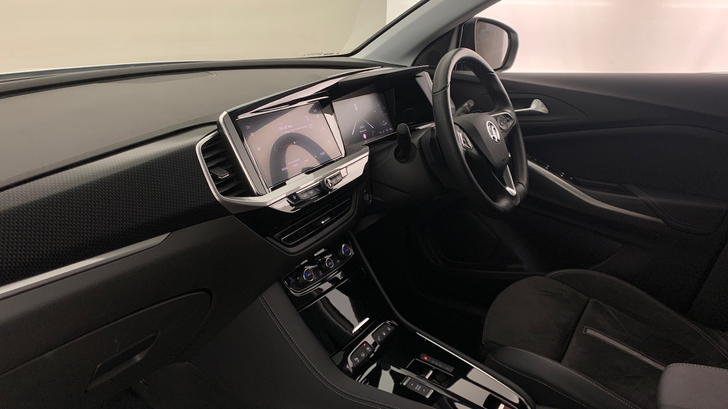 Used Vauxhall Grandland 2023 for sale - 76486451: Photo 2