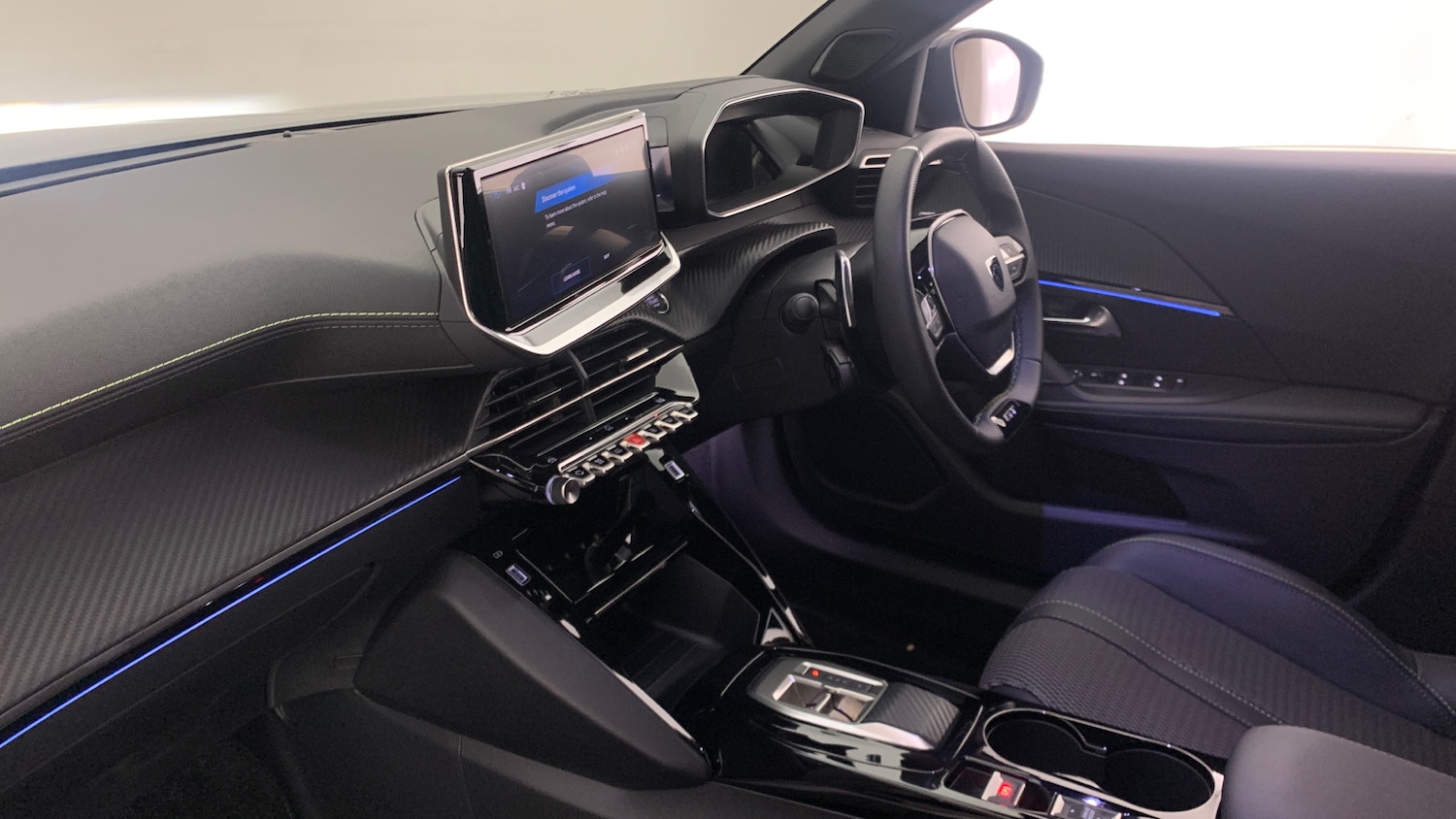 Used Peugeot 2008 2025 for sale - 76966098: Photo 2