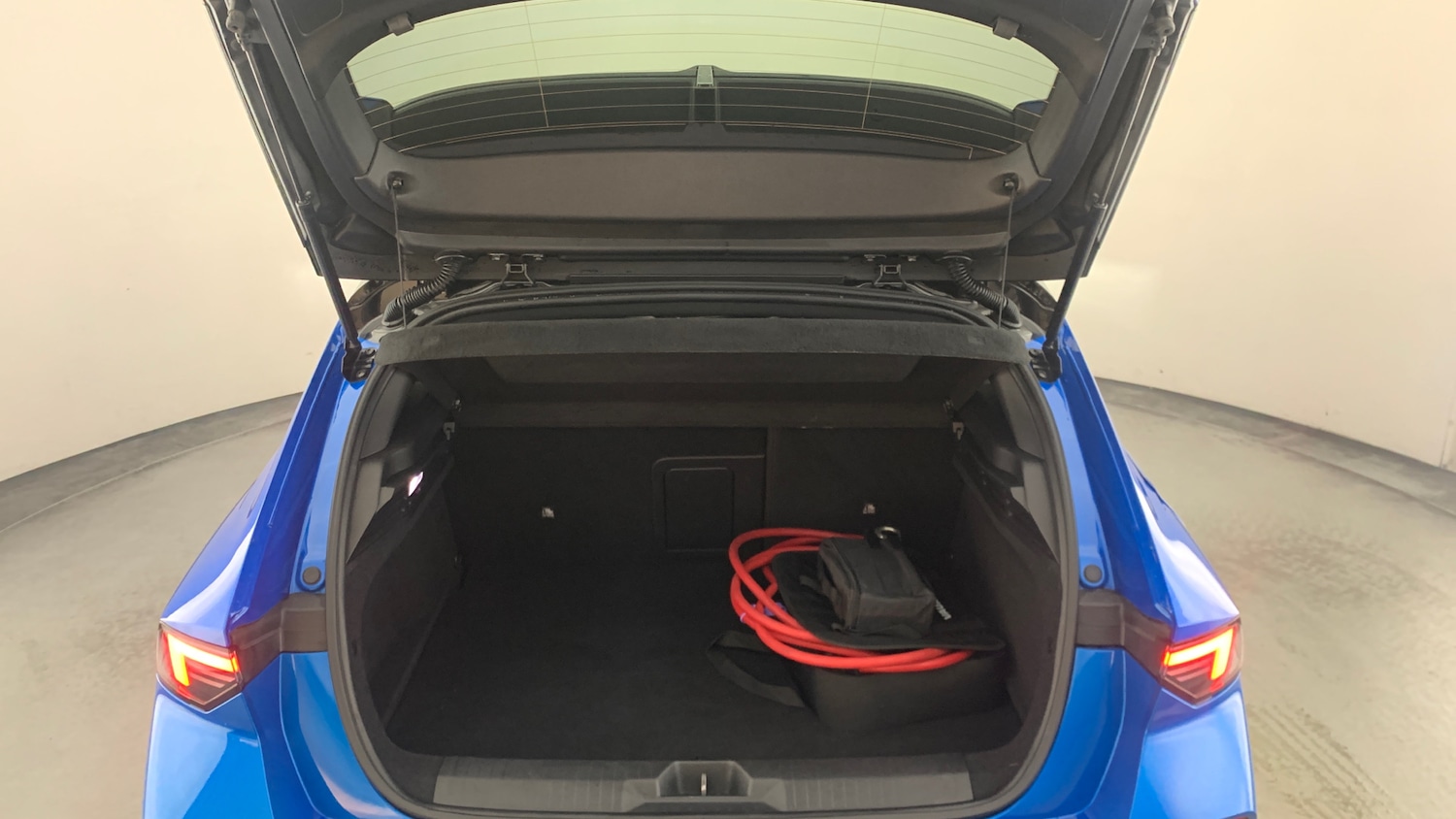 Used Vauxhall Astra 2023 for sale - 77042345: Photo 5