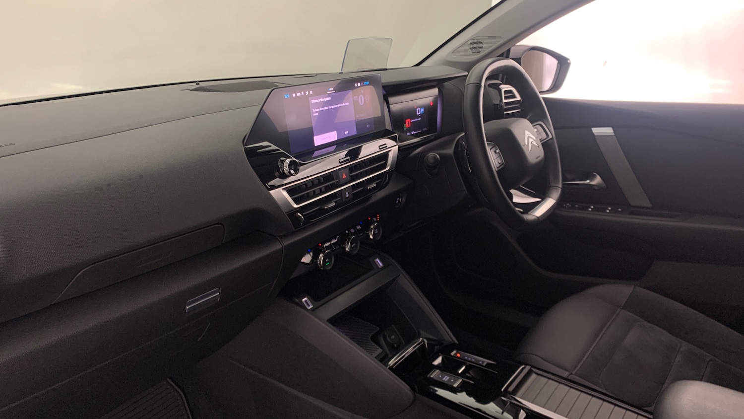 Used Citroen C4 2024 for sale - 76887942: Photo 2