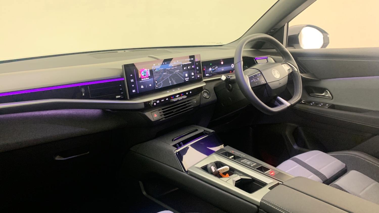 Used Vauxhall Grandland 2024 for sale - 77427077: Photo 2