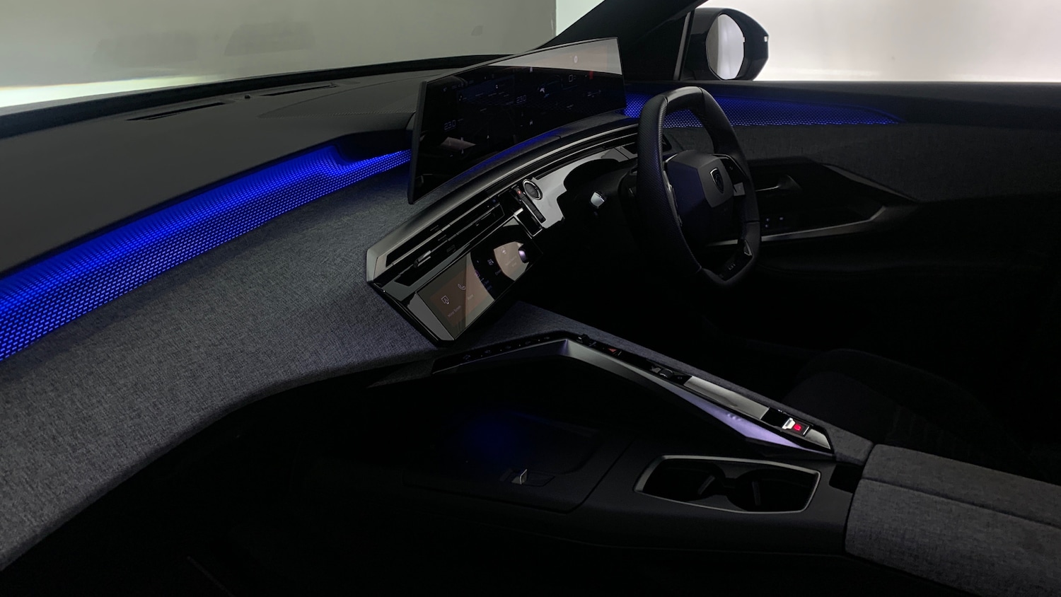 Used Peugeot 3008 2024 for sale - 76966101: Photo 2