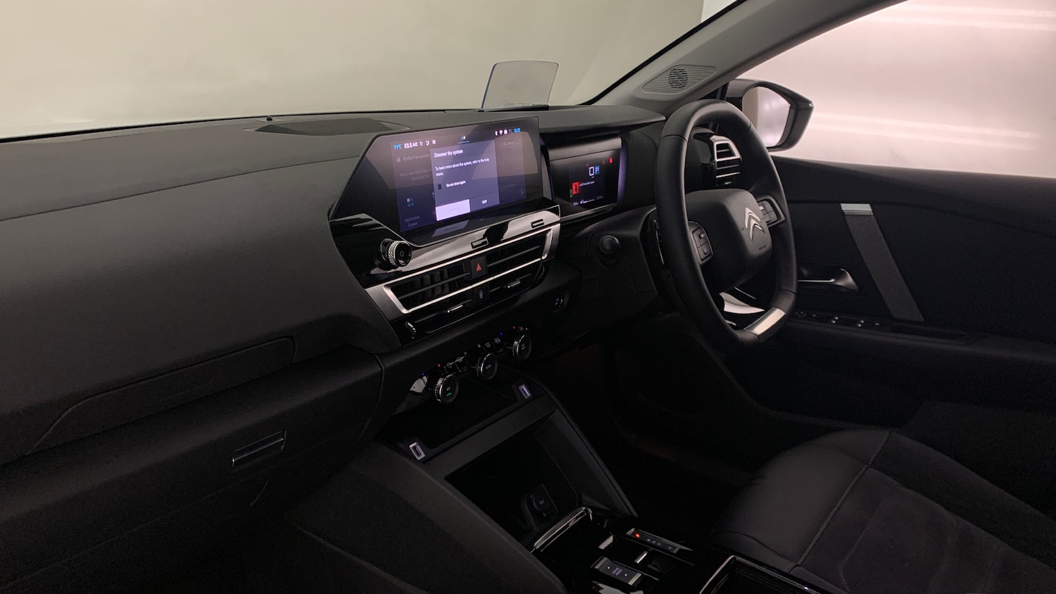 Used Citroen C4 2024 for sale - 76621460: Photo 2