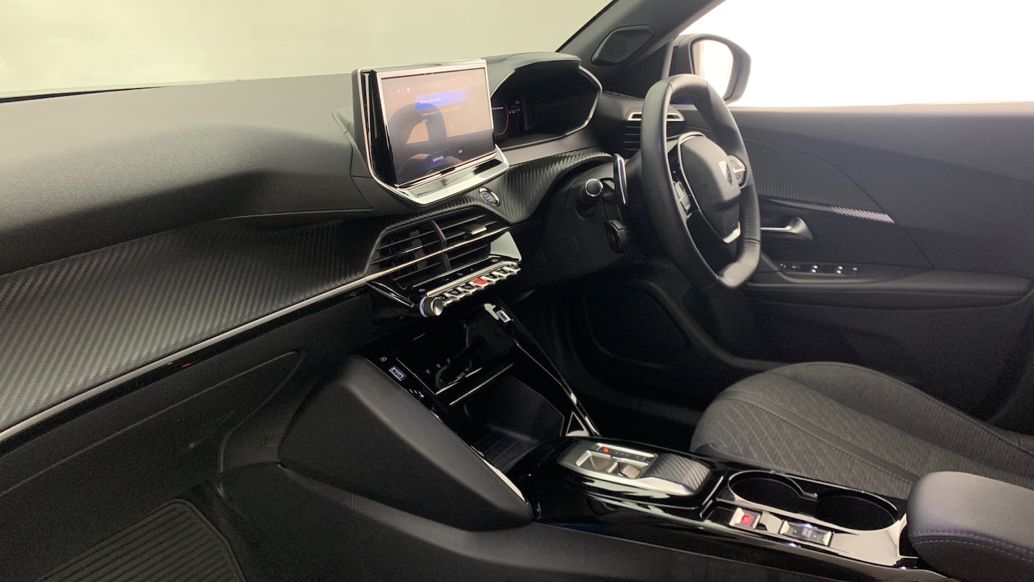 Used Peugeot 2008 2024 for sale - 76400055: Photo 2