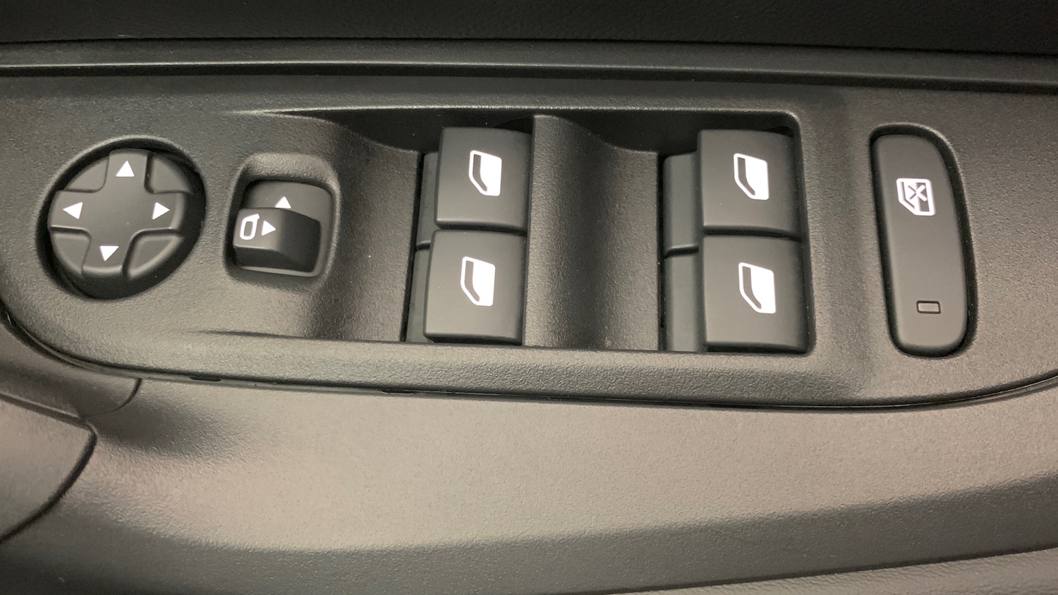 Used Peugeot 2008 2024 for sale - 76400055: Photo 38