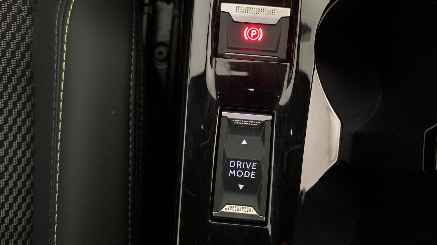 Used Peugeot 2008 2024 for sale - 76998832: Photo 32