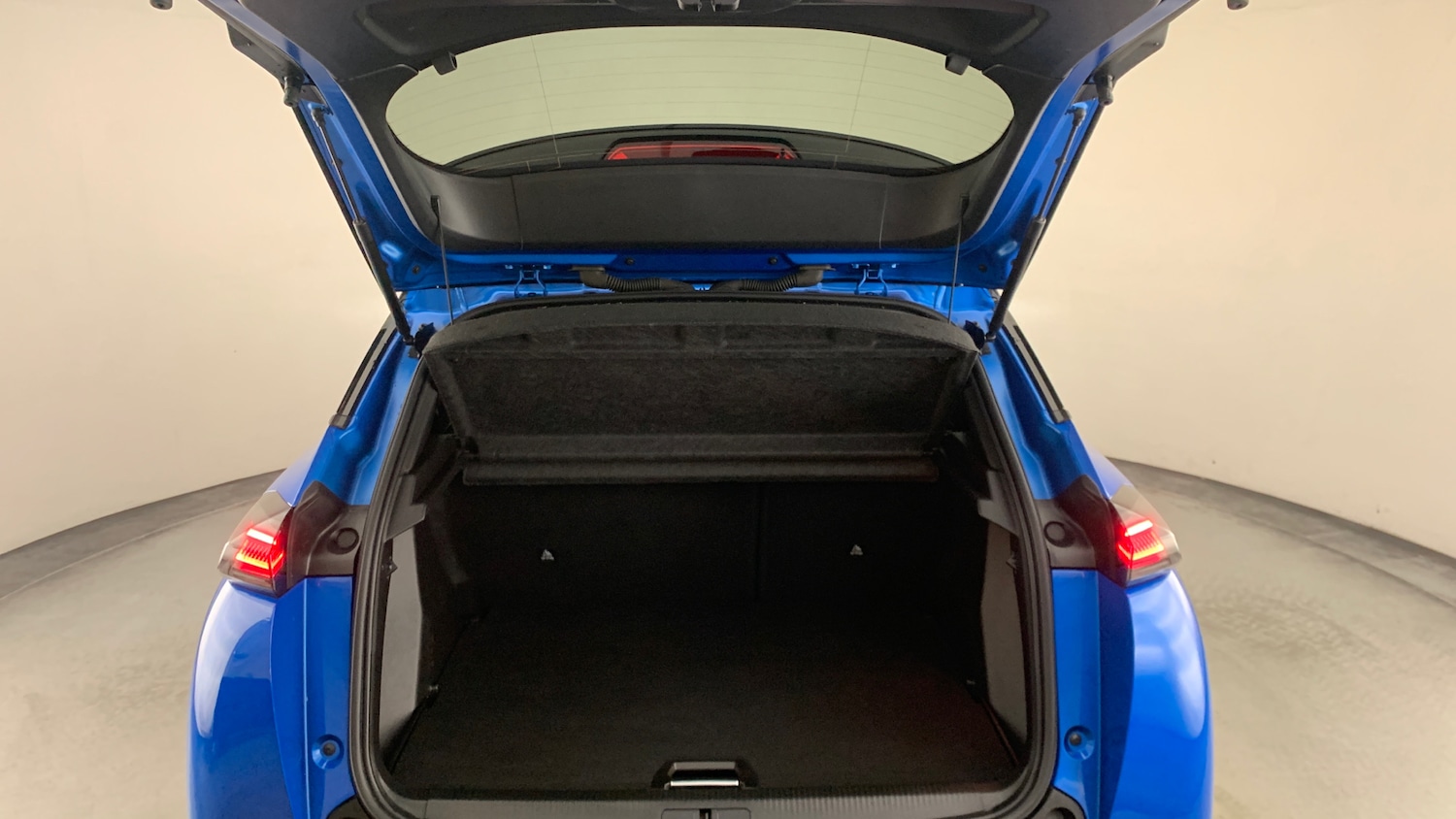 Used Peugeot 2008 2024 for sale - 76998832: Photo 5