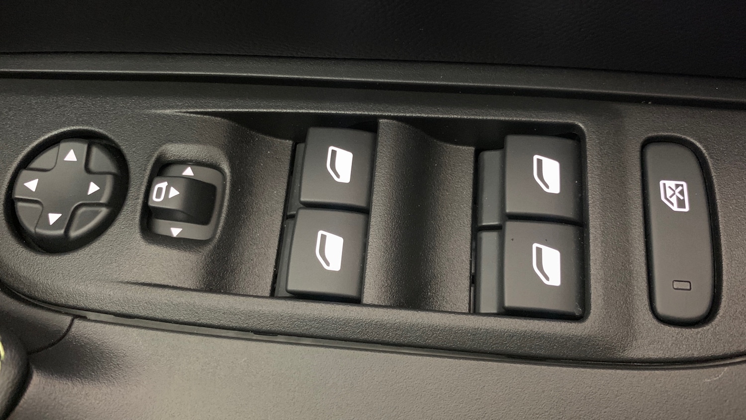 Used Peugeot 2008 2025 for sale - 76400061: Photo 38