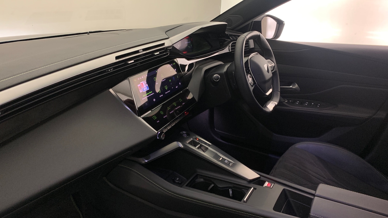 Used Peugeot 408 2023 for sale - 77359750: Photo 2