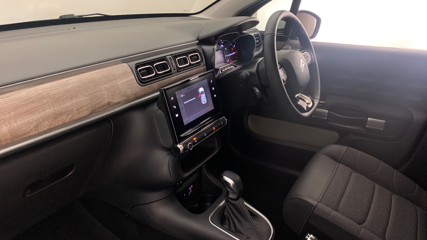 Used Citroen C3 2024 for sale - 76486437: Photo 2