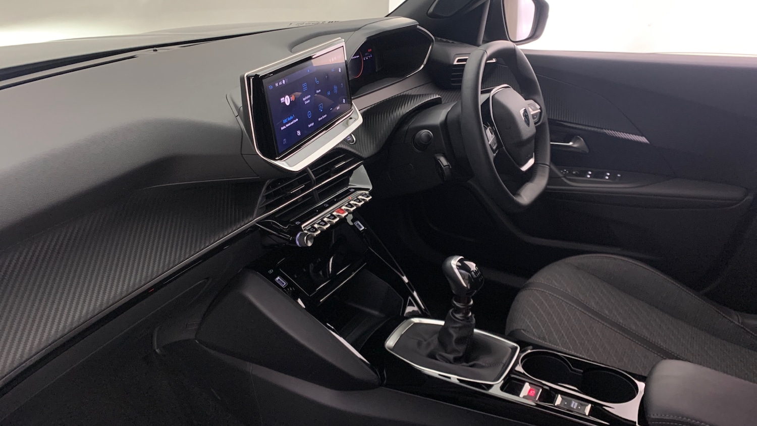 Used Peugeot 2008 2024 for sale - 76977303: Photo 2