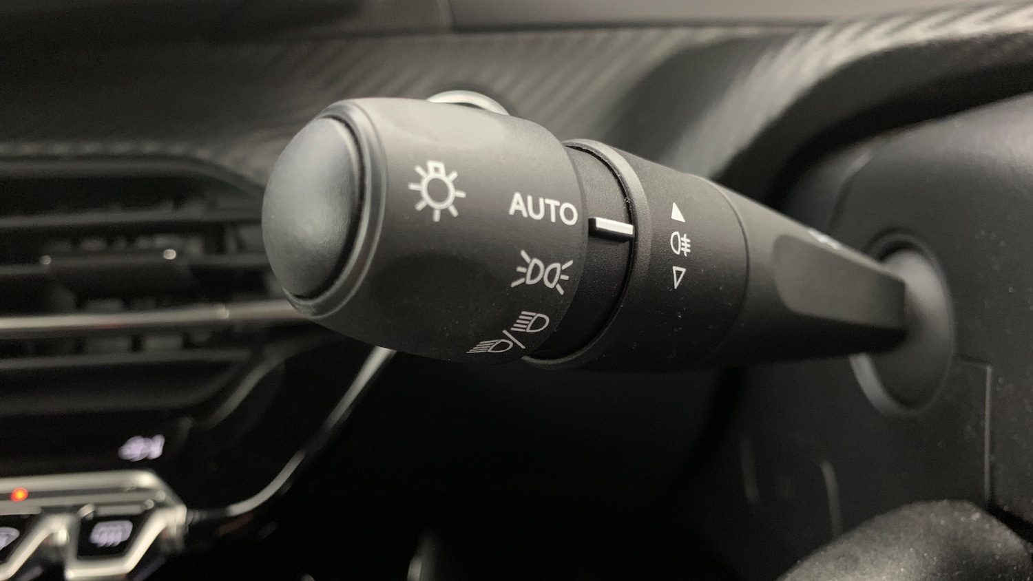 Used Peugeot 2008 2024 for sale - 76977303: Photo 35