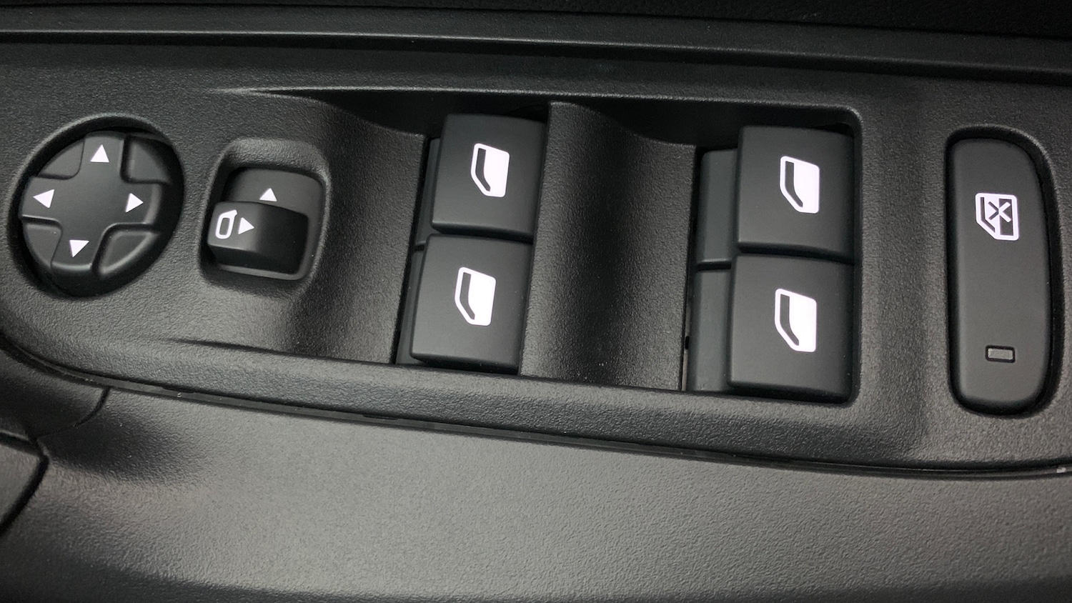 Used Peugeot 2008 2024 for sale - 76977303: Photo 38