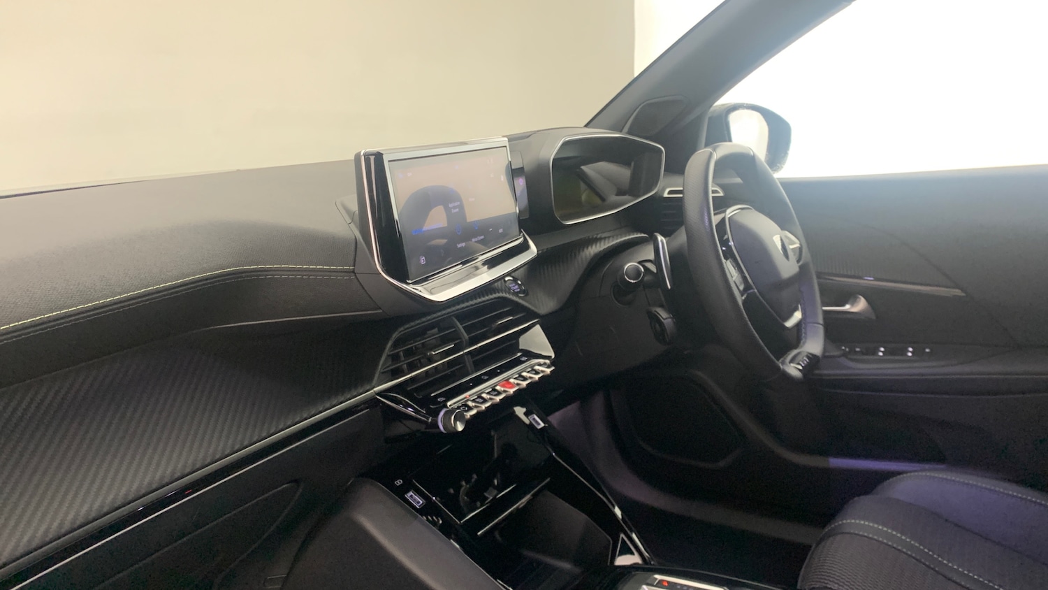 Used Peugeot 2008 2024 for sale - 76271374: Photo 2