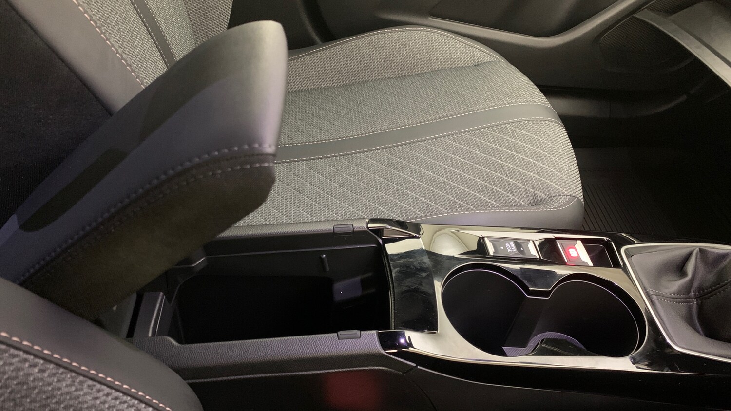 Used Peugeot 2008 2025 for sale - 78158086: Photo 54