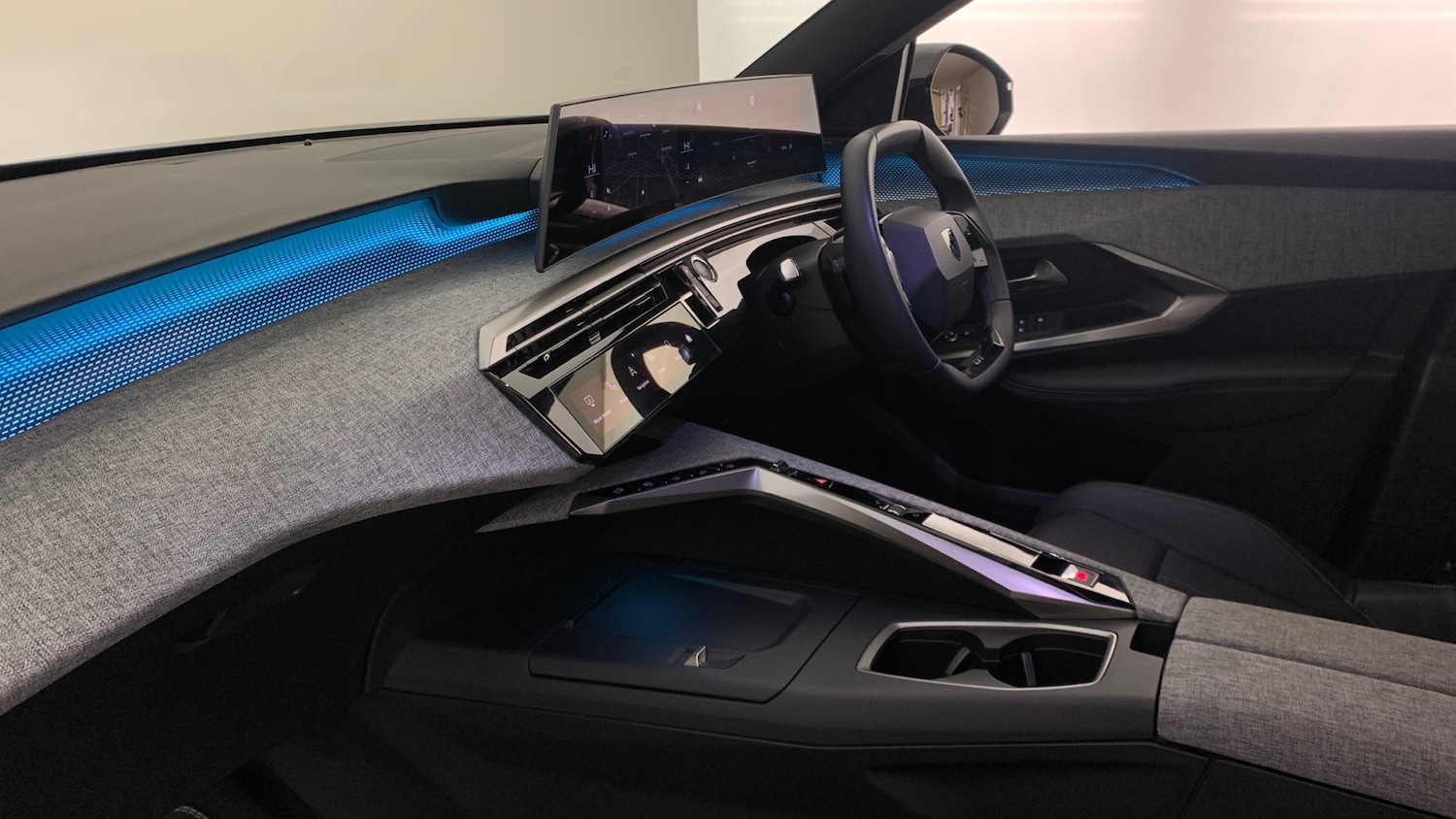 Used Peugeot 3008 2025 for sale - 76400009: Photo 2