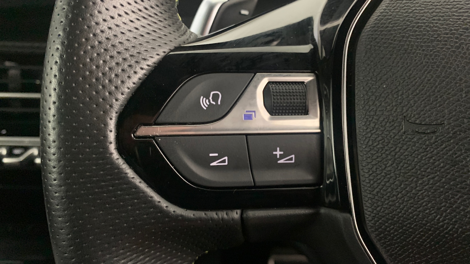 Used Peugeot 2008 2023 for sale - 76389551: Photo 19