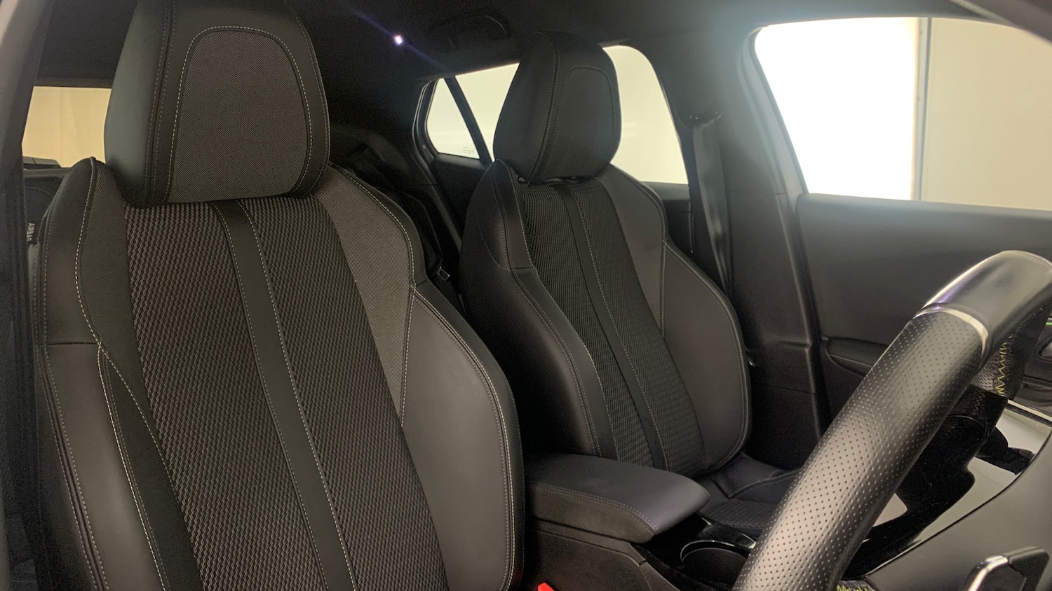 Used Peugeot 2008 2023 for sale - 76389551: Photo 44