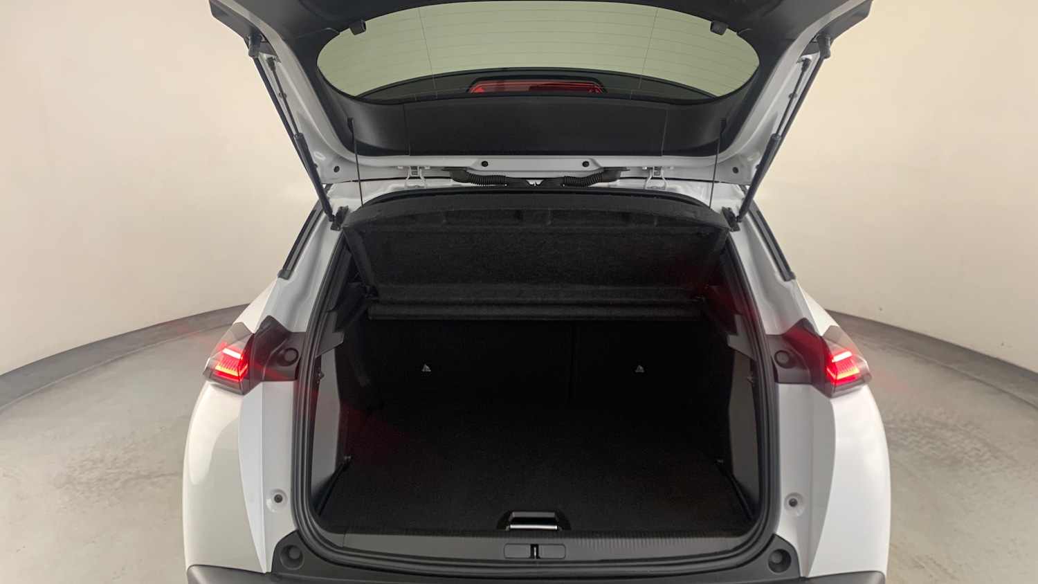 Used Peugeot 2008 2023 for sale - 76389551: Photo 5