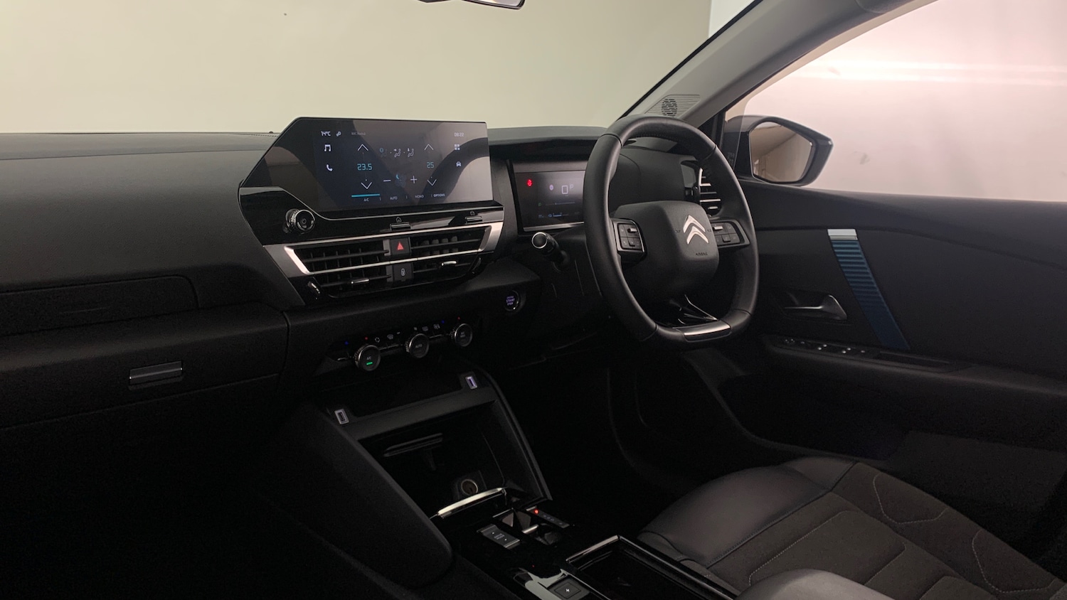 Used Citroen C4 2023 for sale - 77659623: Photo 2