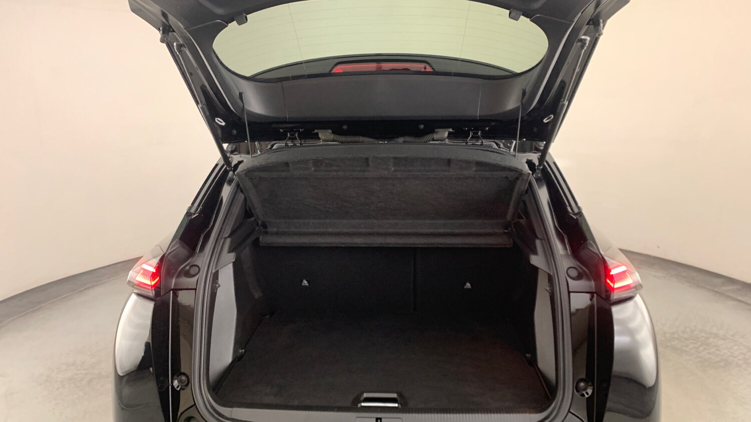 Used Peugeot 2008 2024 for sale - 76621404: Photo 5