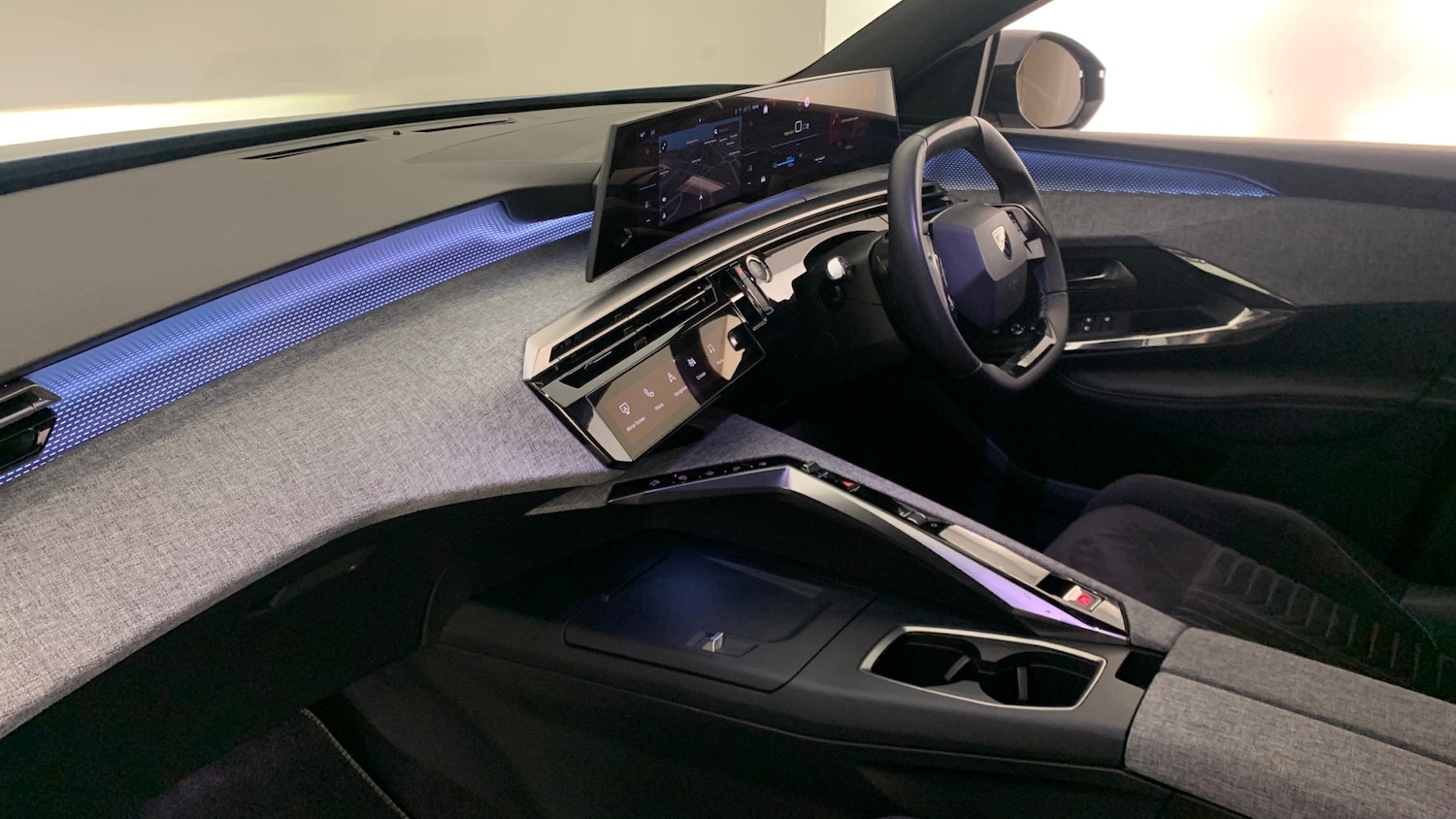 Used Peugeot 3008 2024 for sale - 76998806: Photo 2