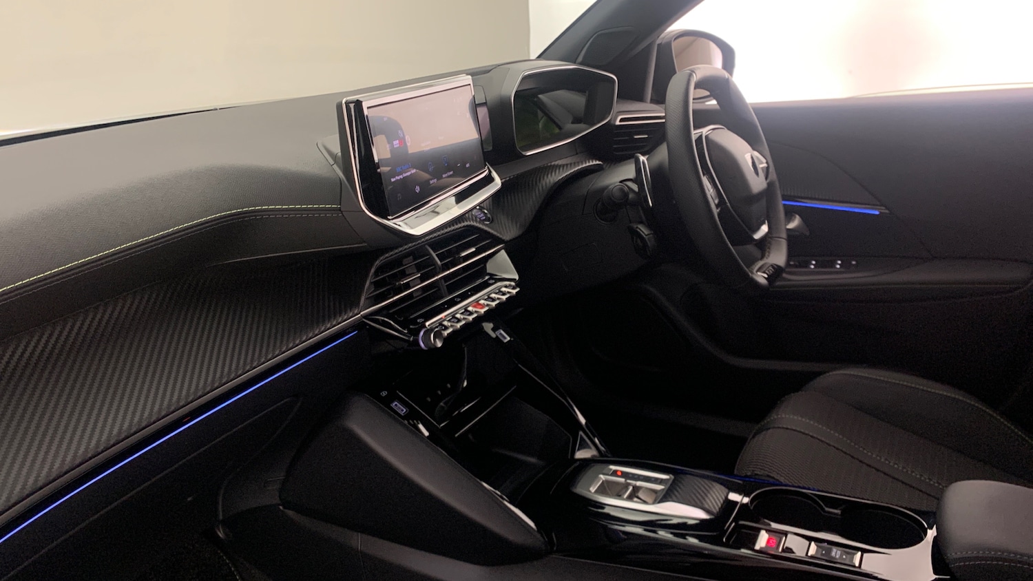 Used Peugeot 2008 2025 for sale - 77176125: Photo 2