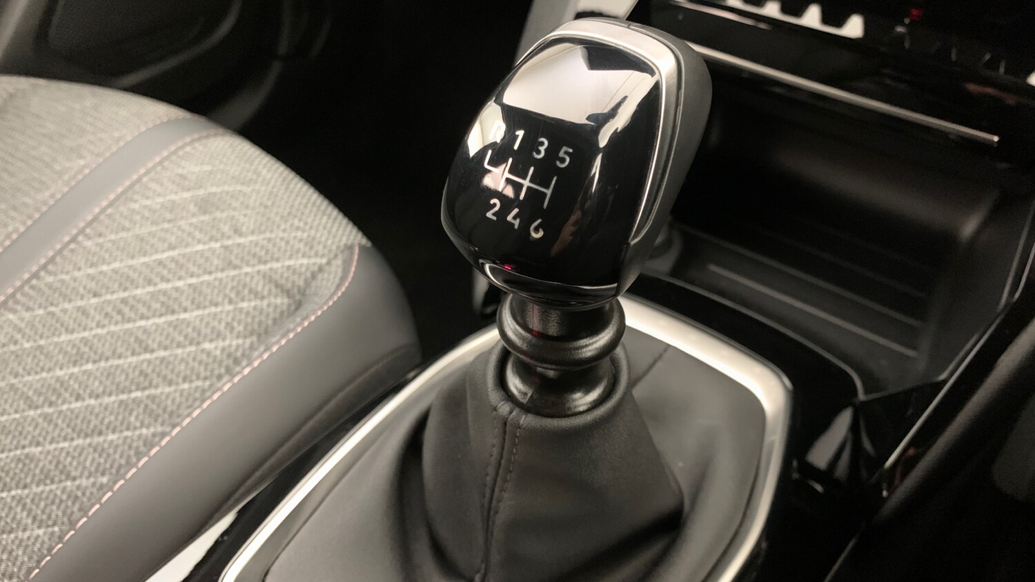 Used Peugeot 2008 2024 for sale - 77599607: Photo 31