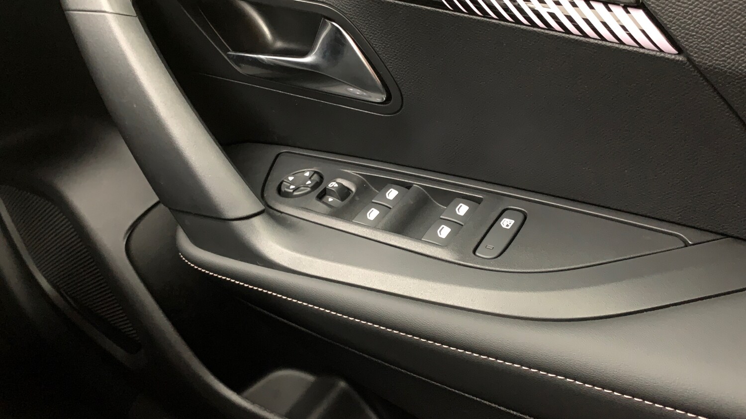 Used Peugeot 2008 2024 for sale - 77599607: Photo 36