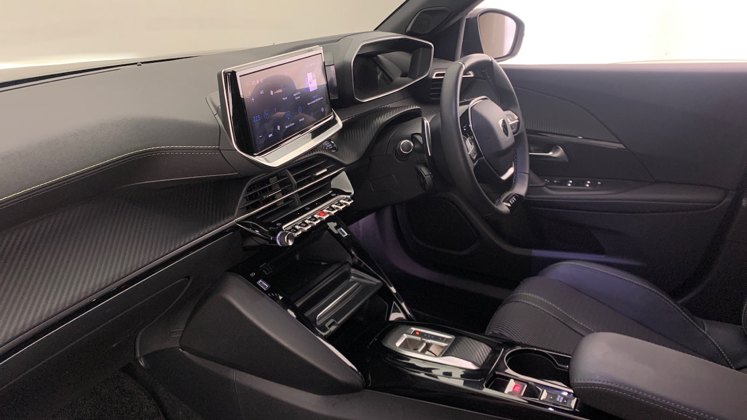 Used Peugeot 2008 2024 for sale - 76433822: Photo 2