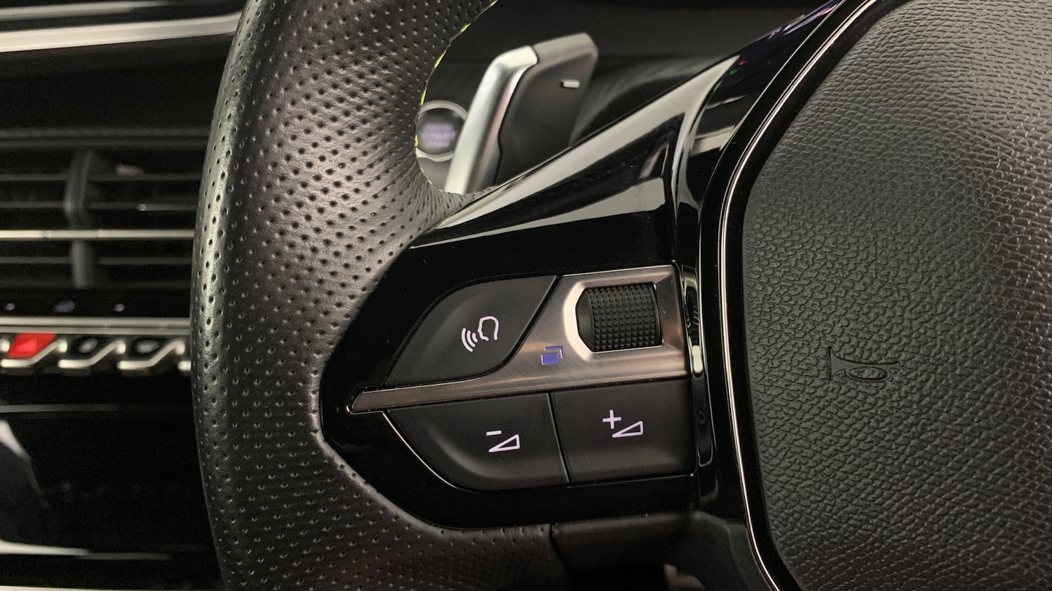 Used Peugeot 2008 2023 for sale - 76419757: Photo 19