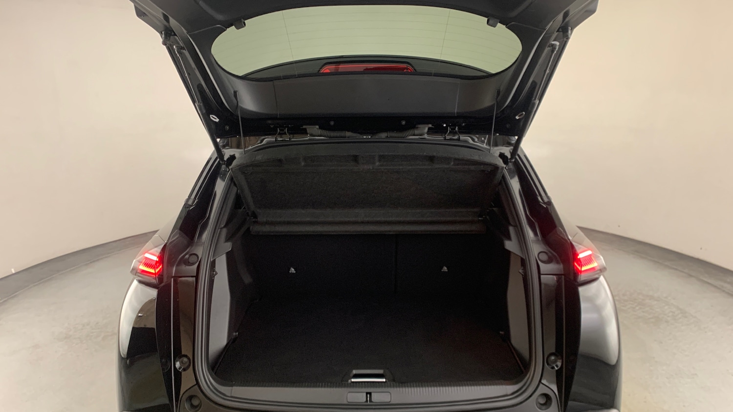 Used Peugeot 2008 2023 for sale - 76419757: Photo 5