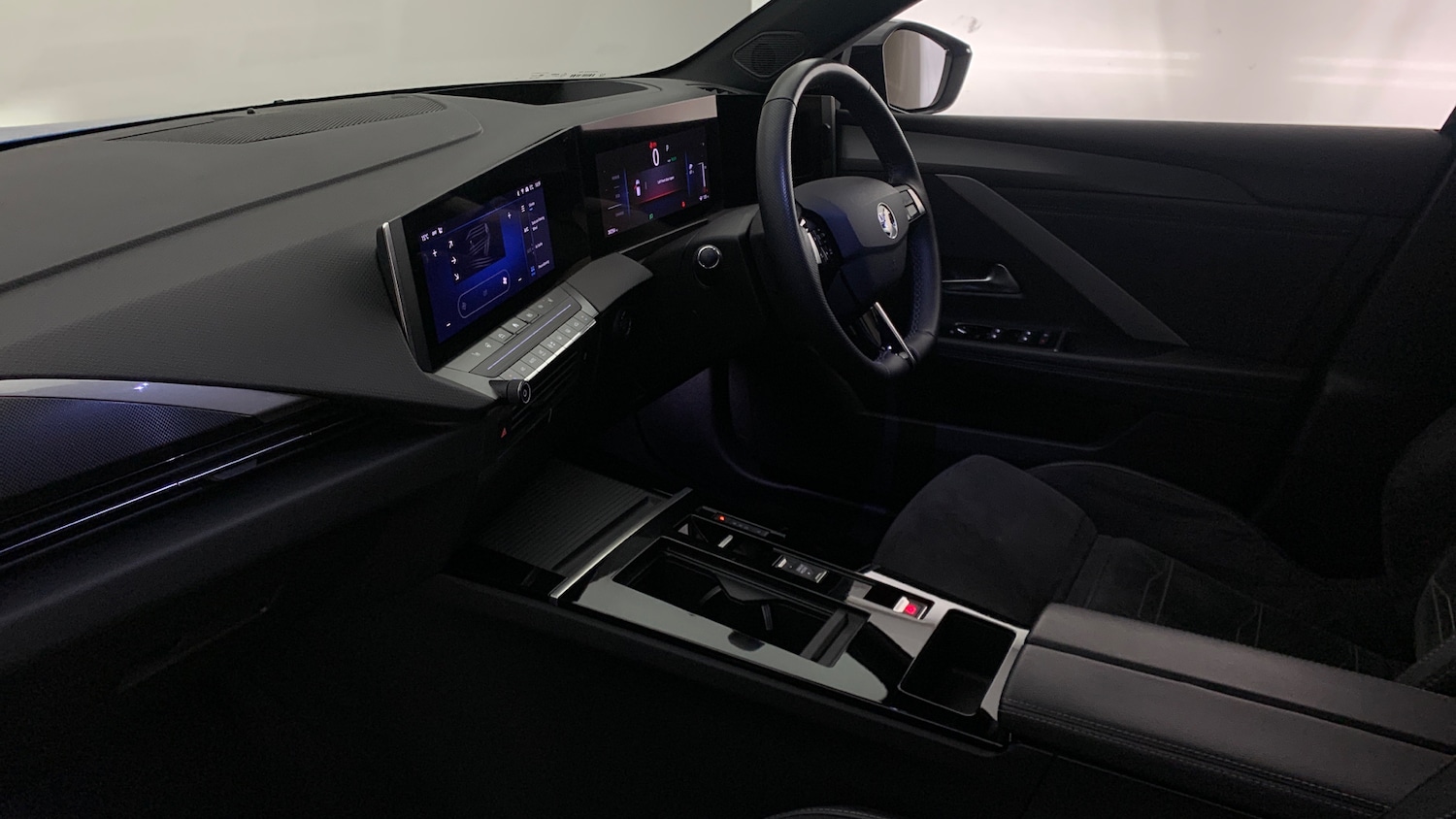 Used Vauxhall Astra 2023 for sale - 77042354: Photo 2