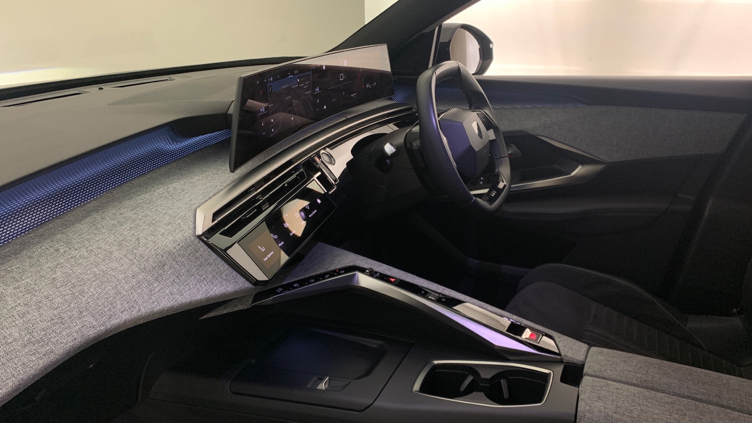 Used Peugeot 3008 2024 for sale - 77042324: Photo 2