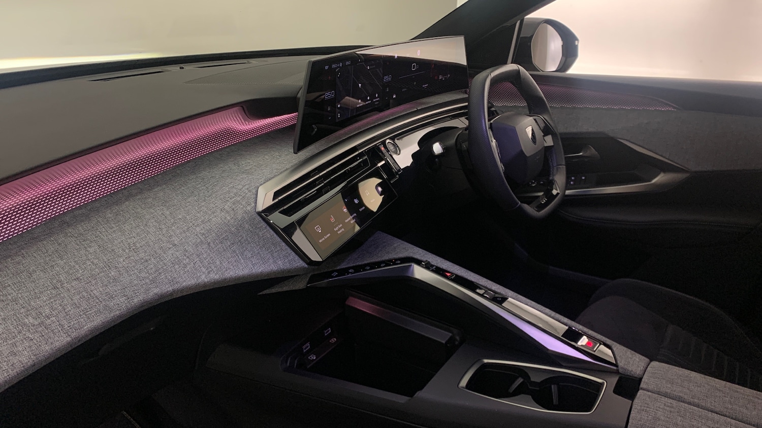 Used Peugeot 3008 2024 for sale - 76966113: Photo 2