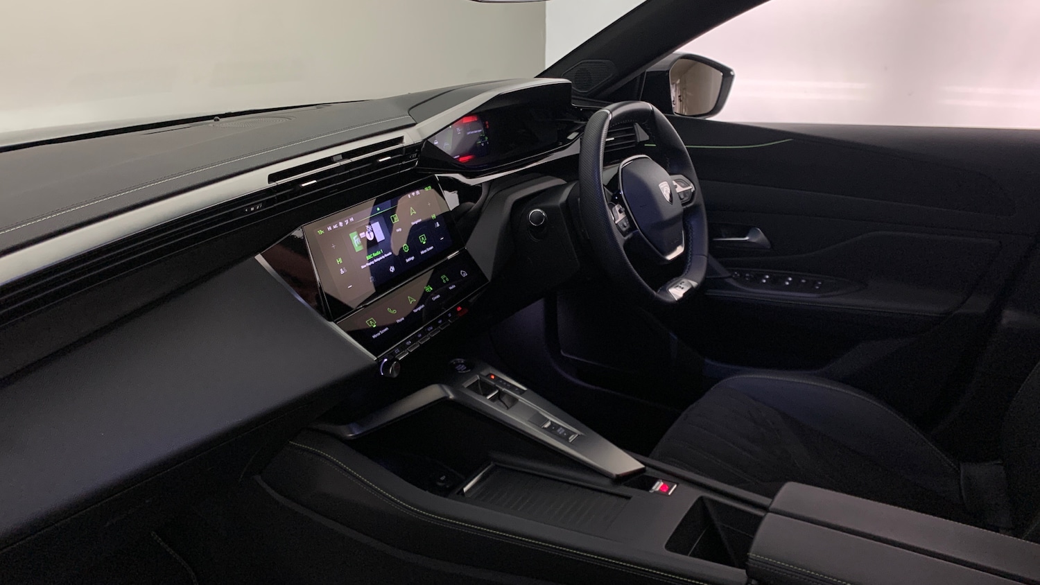 Used Peugeot 408 2024 for sale - 76647078: Photo 2