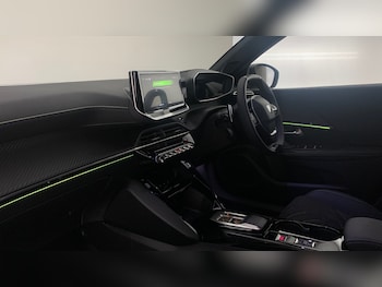 Used Peugeot 2008 2025 for sale - 76260945: Photo