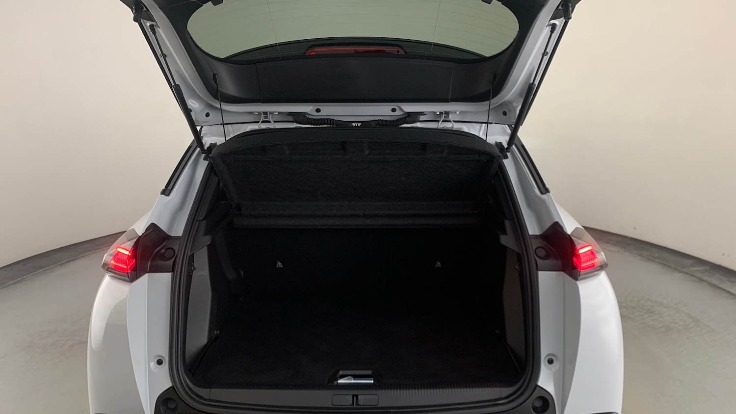 Used Peugeot 2008 2025 for sale - 76621411: Photo 5