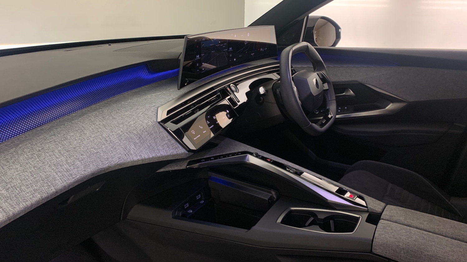 Used Peugeot 3008 2024 for sale - 76474343: Photo 2