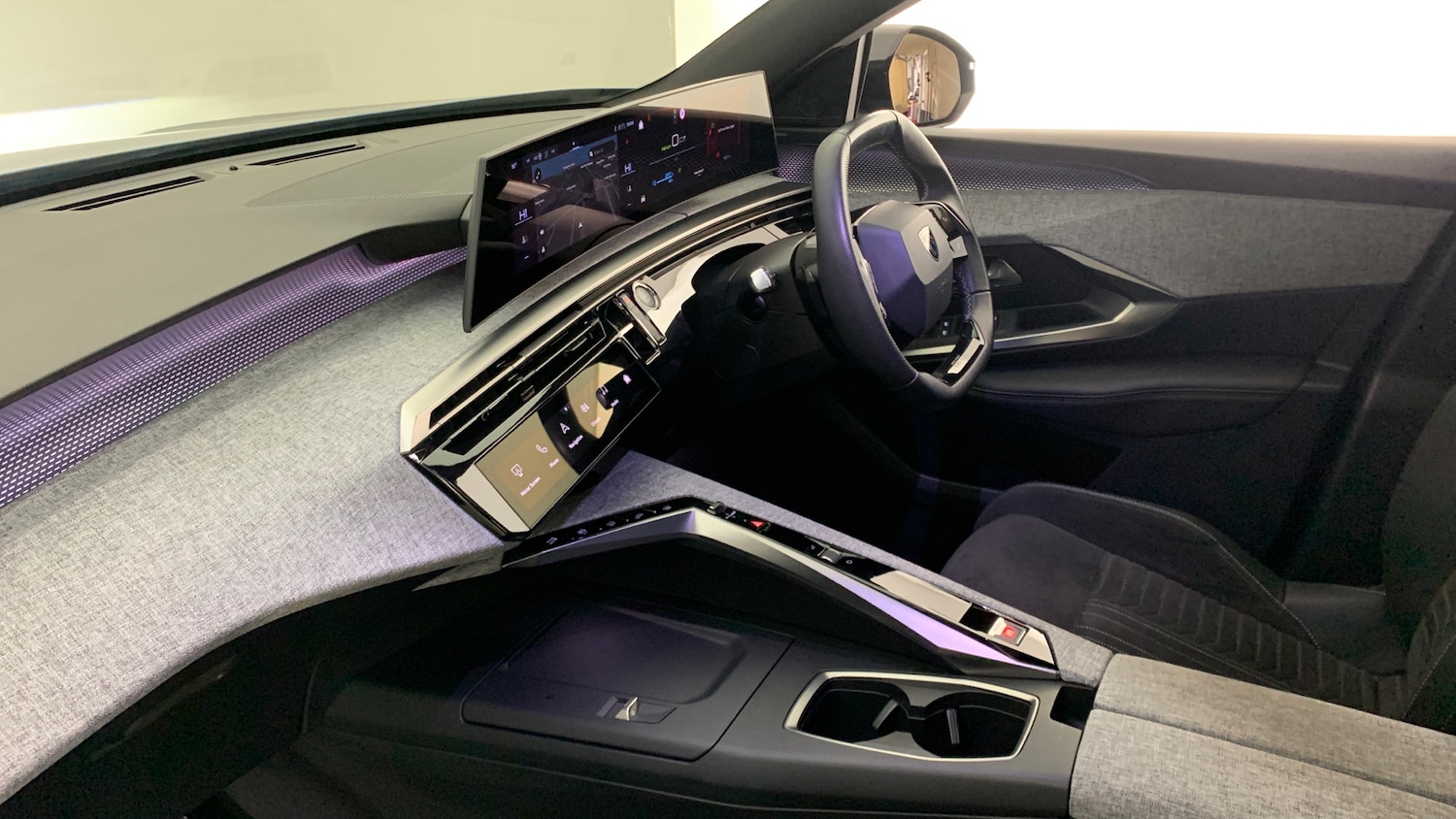 Used Peugeot 3008 2024 for sale - 77332379: Photo 2