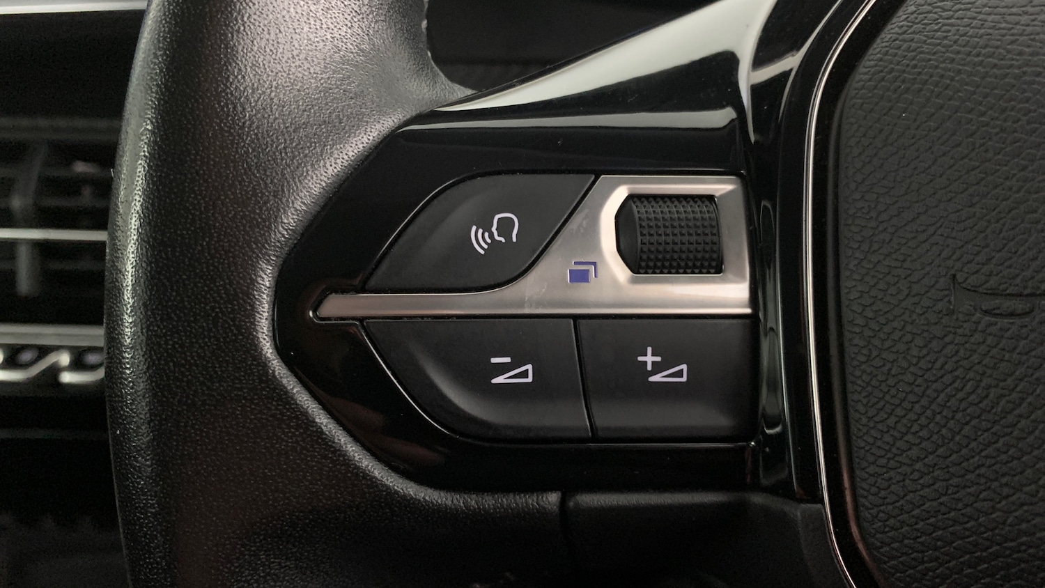 Used Peugeot 2008 2021 for sale - 76574352: Photo 19