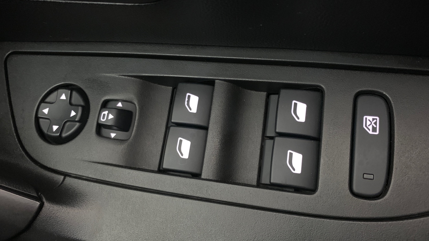 Used Peugeot 2008 2021 for sale - 76574352: Photo 38